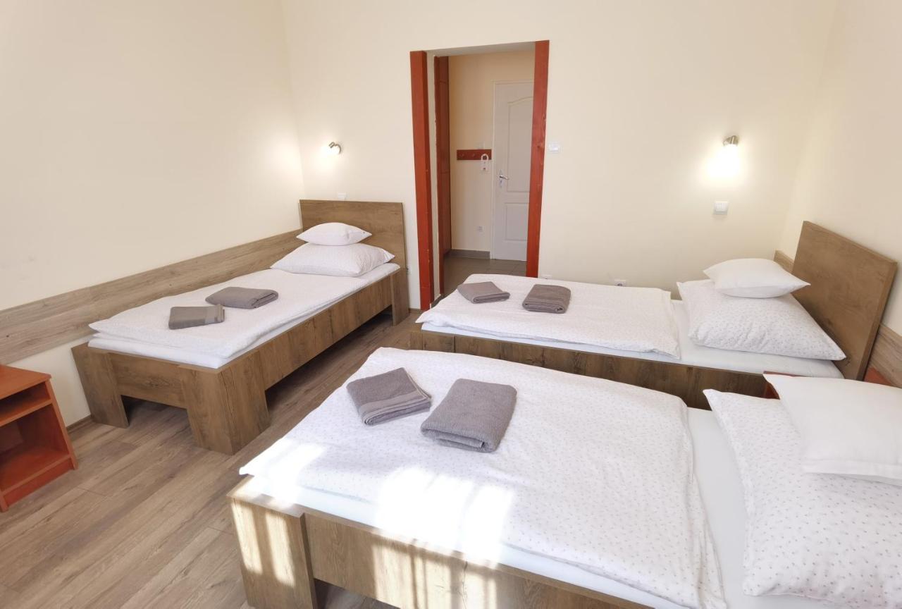 BalmazújvárosKamilla Panzio Es Rendezvenyhaz住宿加早餐旅馆 外观 照片