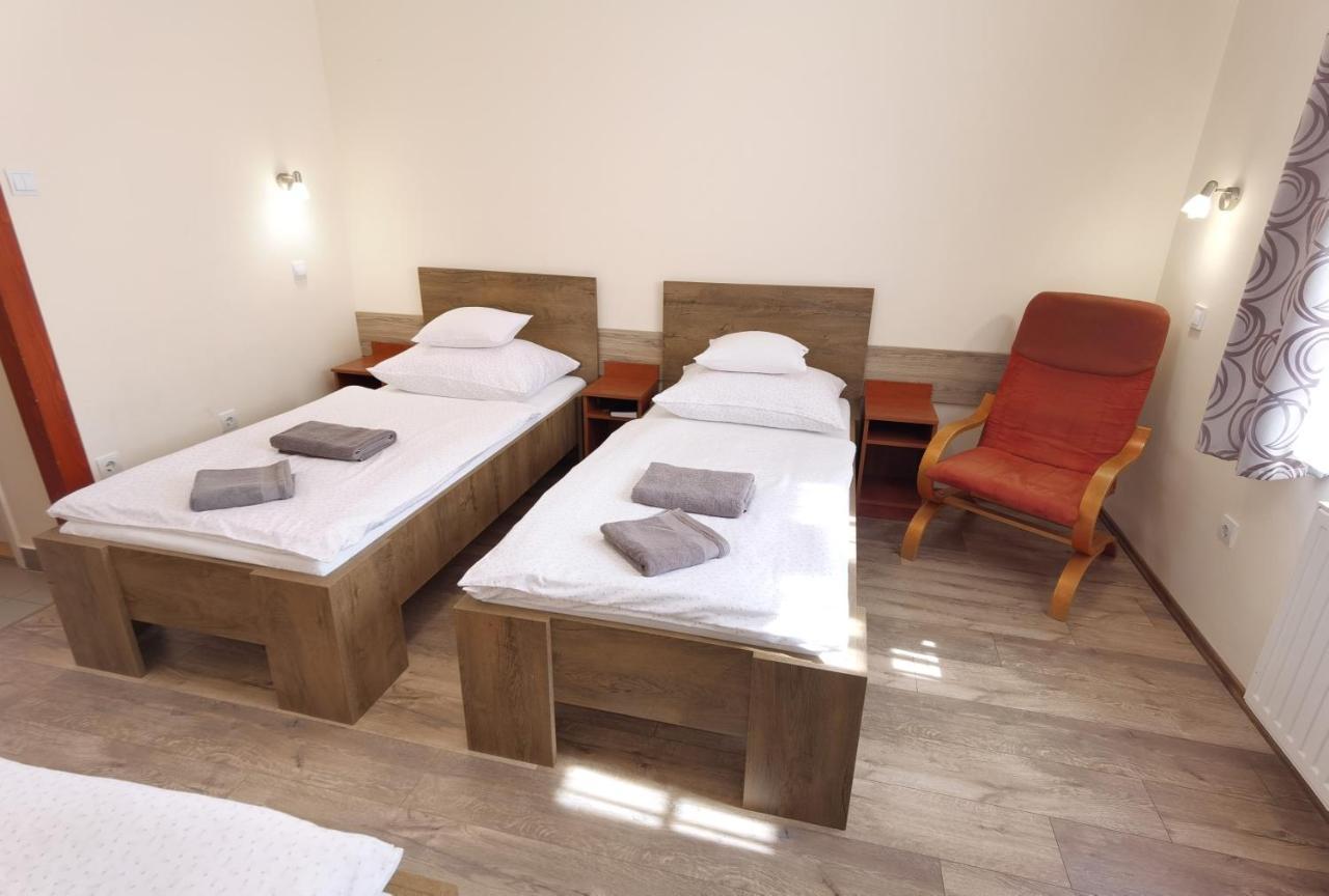 BalmazújvárosKamilla Panzio Es Rendezvenyhaz住宿加早餐旅馆 外观 照片