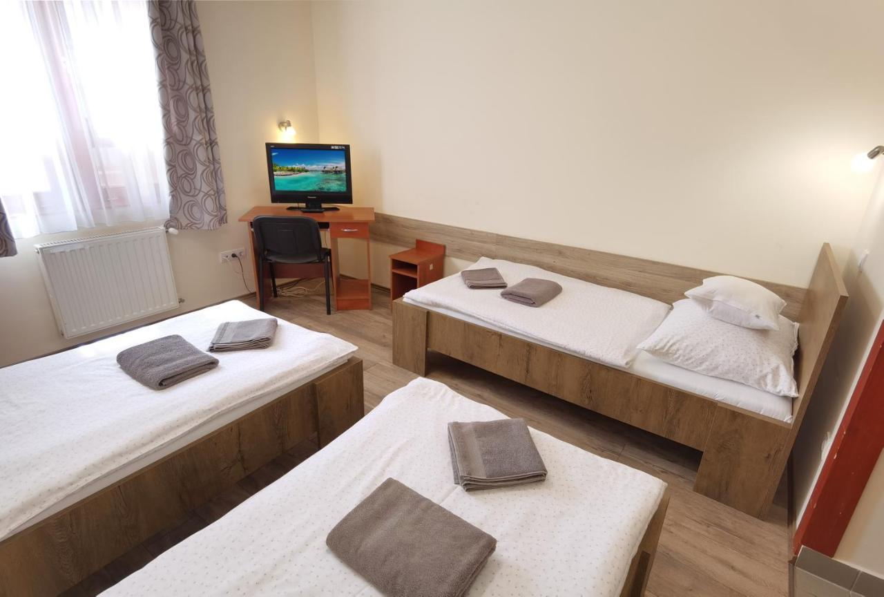BalmazújvárosKamilla Panzio Es Rendezvenyhaz住宿加早餐旅馆 外观 照片